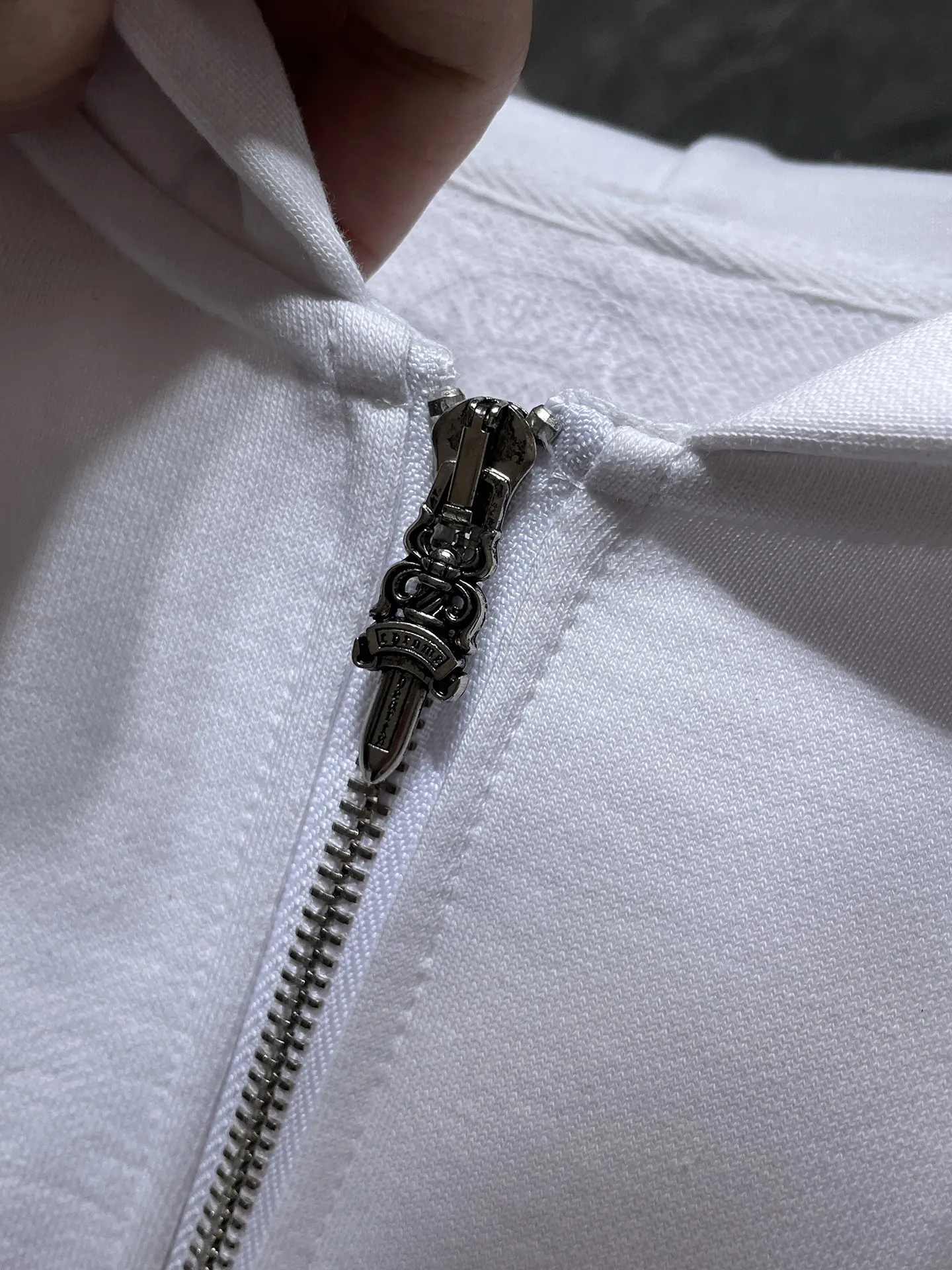 P260 Chrome Hearts Autumn and Winter 2025 counter sales simultaneously ❤️ Chrome Hearts New York Vages limited edition rolling stone letter zipper sweatshirt Imported environmentally friendly glue printing and dyeing Improved customized version 1:1 High-gram weight high-quality fabric Recommended color: white Code numbers: S, M, L, XL